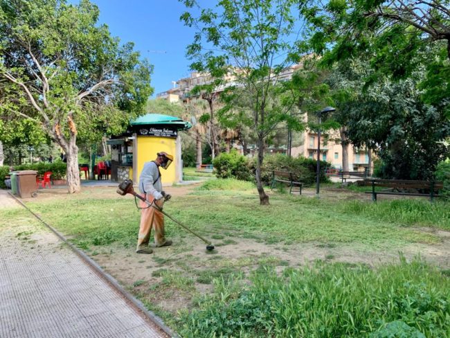 Fase 2 a Catania, riaprono i parchi comunali: incessanti lavori di sanificazione in corso