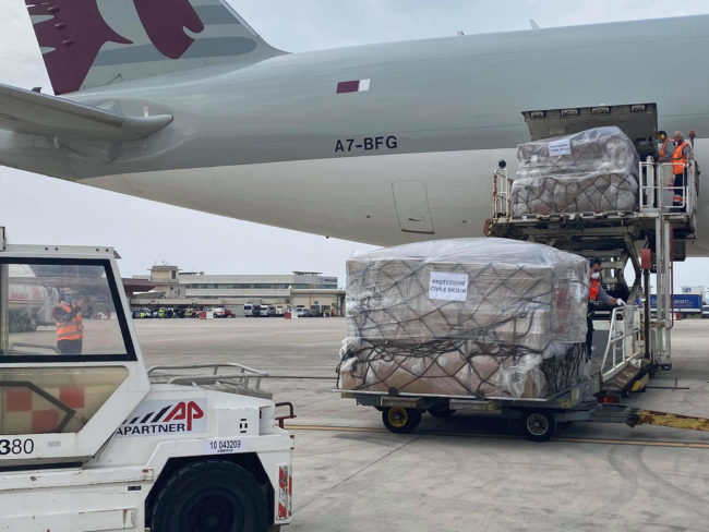 Palermo, atterrato Boeing 777F con 56 tonnellate di materiale sanitario e accessori medicali