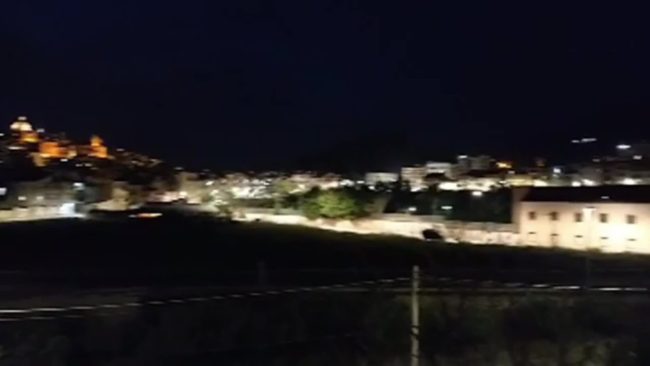 A Siculiana protesta con pentole e coperchi contro arrivo 32 migranti