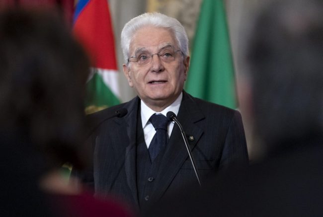 Offese social al presidente Mattarella, scattano 11 perquisizioni in tutta Italia: tra gli indagati, un professore universitario