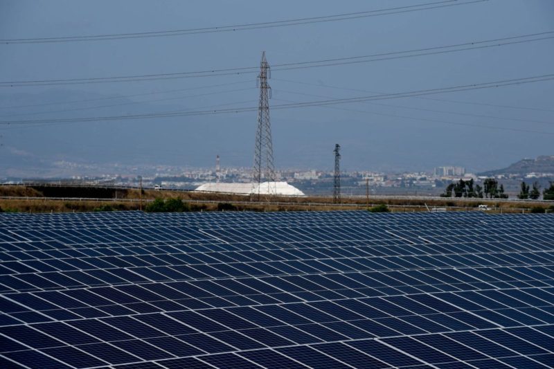 Sicilia, primi interventi per abbattere i consumi energetici, dai pannelli ai mezzi aziendali green