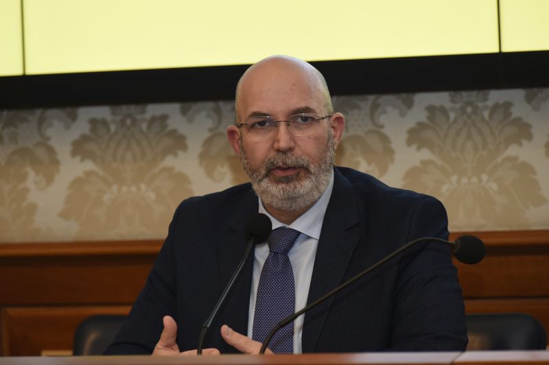 Coronavirus, Crimi “Valutare commissariamento della Lombardia”