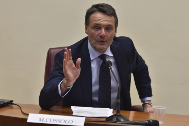 Covid, da maggio vaccinazioni anche in farmacia: siglato l’Accordo Stato-Regioni-Federfarma-Assofarm
