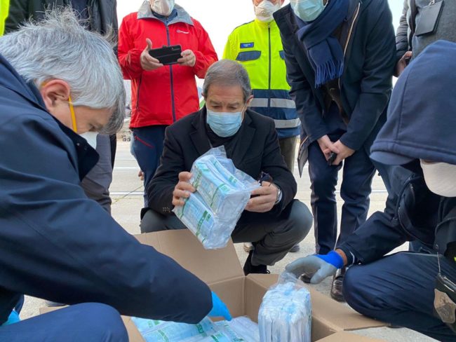 Sicilia, materiale sanitario in arrivo dalla Cina. Musumeci: “Solo primo carico, ce ne saranno altri”