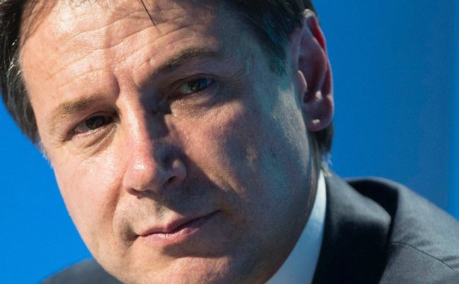 Gli auguri di Pasqua del premier Conte: “Oggi non sarà come le altre volte, ma insieme ce la faremo”
