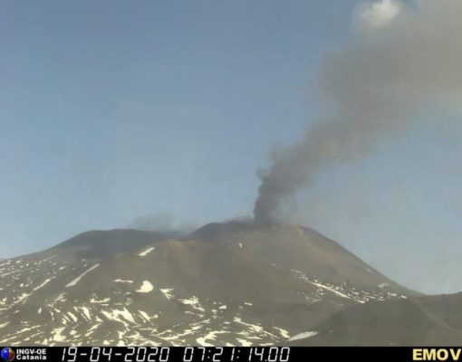 Etna, avvertiti boati vicino a Nicolosi. Neri (INGV): “Potrebbero essere legati alla voragine del cratere centrale” Etna, avvertiti boati vicino a Nicolosi. Neri (INGV): “Potrebbero essere legati alla voragine del cratere centrale”