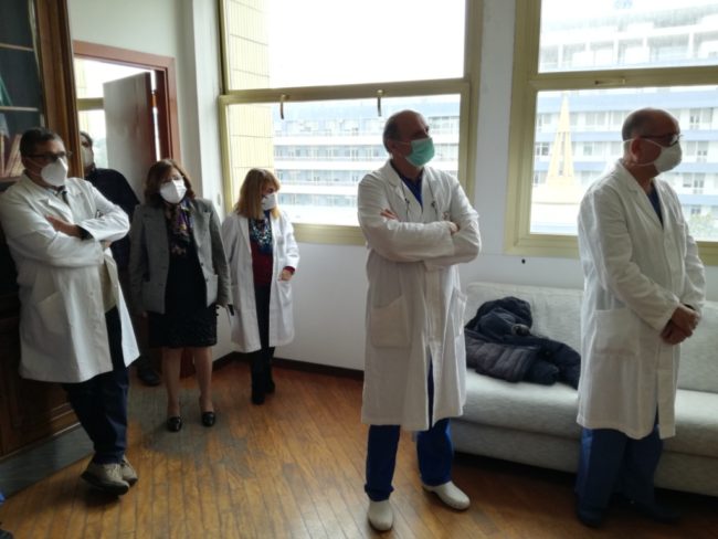 Covid-19 Catania, Lanza incontra gli operatori in prima linea all’ospedale Gravina: “Ottima capacità di risposta della struttura”