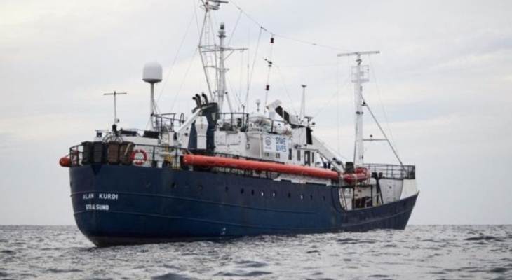 Alan Kurdi arriva al porto di Palermo, quarantena in nave per i 149 migranti affidati alla Croce Rossa