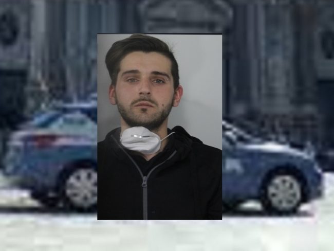 In giro sulla SS 124 con eroina al seguito: 27enne ai domiciliari nel Catanese