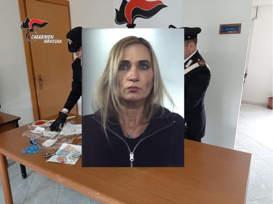 Trovata con cocaina ed eroina in casa: 45enne finisce ai domiciliari