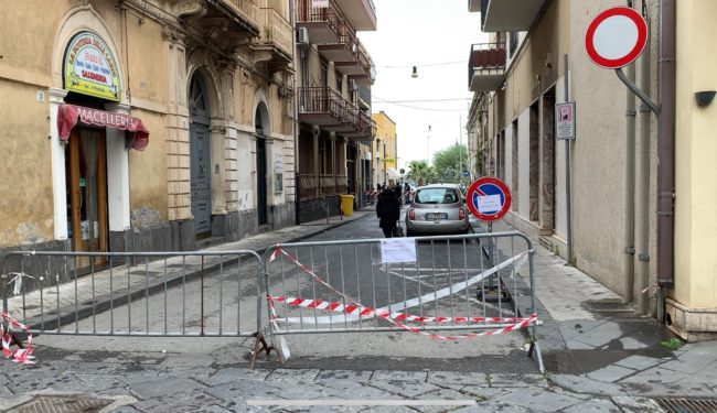 “Rischio assembramenti”, chiude tratto stradale nel Catanese: provvedimento valido fino al 4 maggio