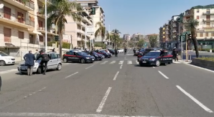 Coronavirus, Catania è blindata: in via Vincenzo Giuffrida “non si passa”, carabinieri sul posto – VIDEO