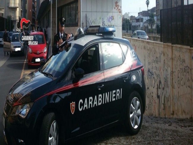 Troppo vicini tra loro dentro un negozio: sanzionate 5 persone