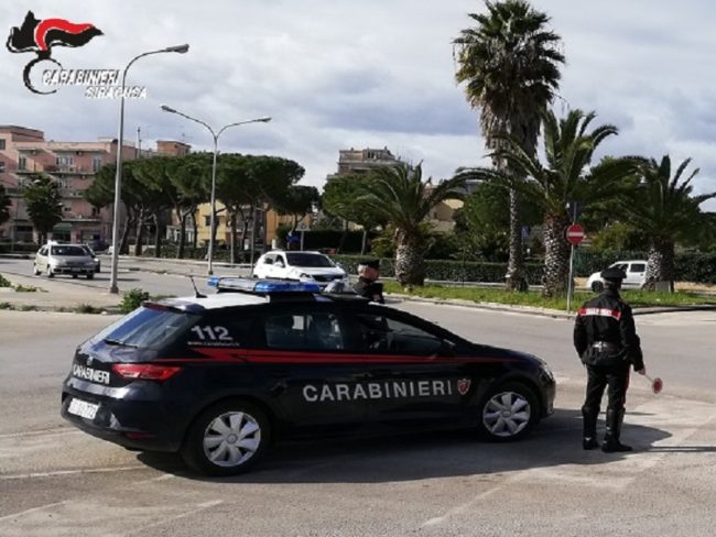 Tra chi vaga per le strade cittadine e chi va in bicicletta: ancora sanzioni per chi non resta a casa