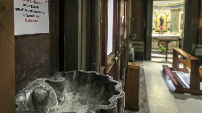 Fase 2, sì ai funerali ma ancora no alle messe. CEI esprime disappunto: “Chiesa esige di riprendere azione pastorale” Fase 2, sì ai funerali ma ancora no alle messe. CEI esprime disappunto: “Chiesa esige di riprendere azione pastorale”