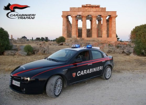 Rubano auto, ma non sanno che ha il navigatore satellitare: due giovani ai domiciliari