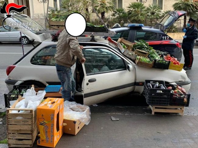 Catania, al viale Mario Rapisardi senza autorizzazione e assicurazione per l’auto: ambulante “recidivo” nei guai