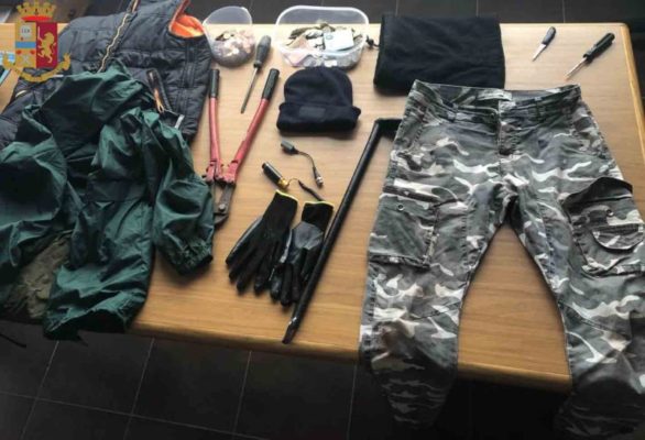 Furto di soldi e gratta e vinci in un’edicola: arrestati 2 uomini – DETTAGLI
