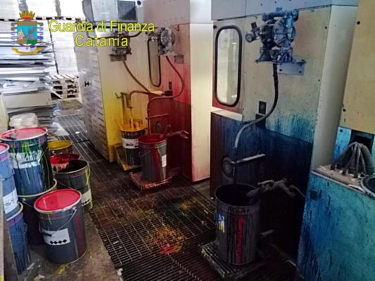 Rifiuti chimici pericolosi smaltiti illecitamente nel Catanese: sigilli alla Cartograf S.r.l.