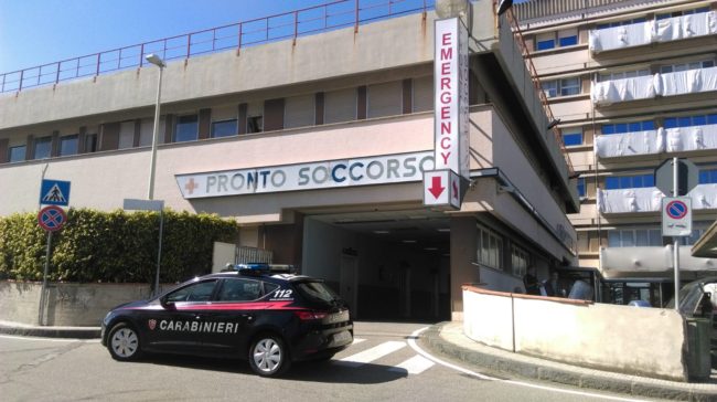 Litiga col fratello e gli spara colpo di fucile: 29enne arrestato dopo fuga nei boschi – I DETTAGLI