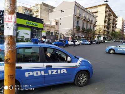 Coronavirus, intensificati posti di blocco a Catania: sanzionato e denunciato ragazzo in scooter senza casco e patente