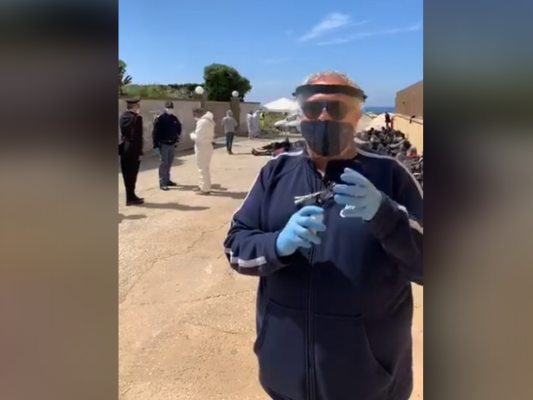 Sbarco migranti a Portopalo, il sindaco: “Dal punto di vista umanitario e sanitario noi abbiamo fatto tutto”- VIDEO