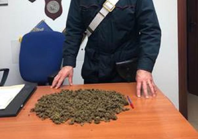 Bloccato corriere della droga che circolava nonostante le restrizioni: arrestato 33enne