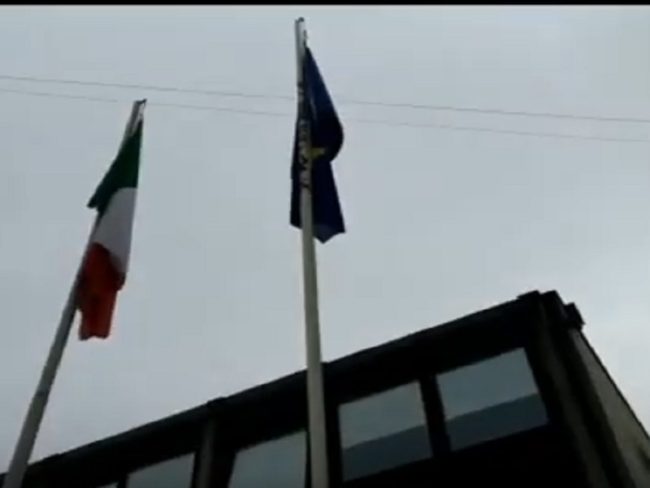 Sospetta di alcuni dipendenti e fa scattare indagini, scoperte corruzione e provvigioni illegali: 4 arresti – NOMI e VIDEO