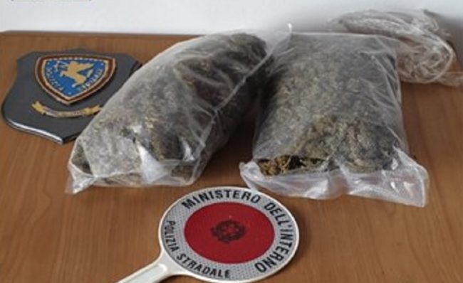 Catania, acciuffato allo svincolo di San Giovanni Galermo con un chilo di marijuana: arrestato 25enne