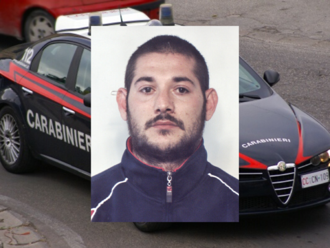 Viale Libertà, sorpreso a spacciare davanti al portone di casa: arrestato 29enne