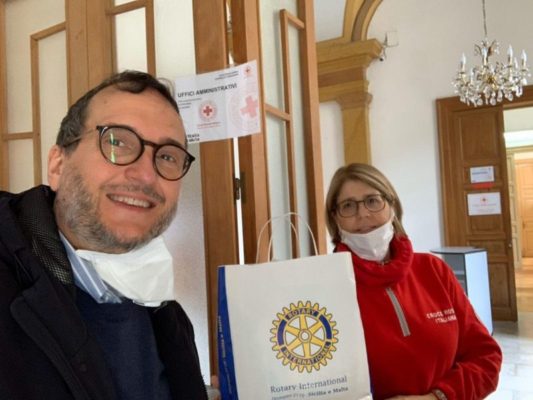 Solidarietà nei confronti della Croce Rossa: Rotary Distretto 2110 dona 100 mascherine ai volontari