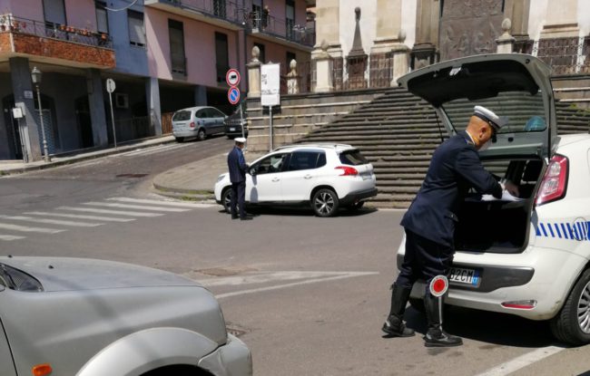 Controlli e blocchi a tappeto a Catania e dintorni: quasi mille le persone coinvolte, sia a piedi che sui mezzi