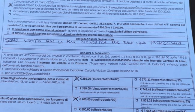 Catania, a piazza Duomo in bicicletta: “Stavo facendo una passeggiata”, scatta la multa