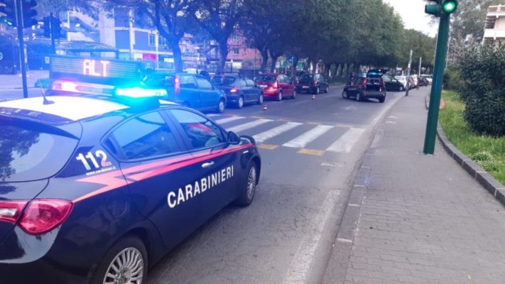 Catania, pattugliamento carabinieri anti Covid-19 in viale Odorico da Pordenone: sequestrata un’auto – VIDEO