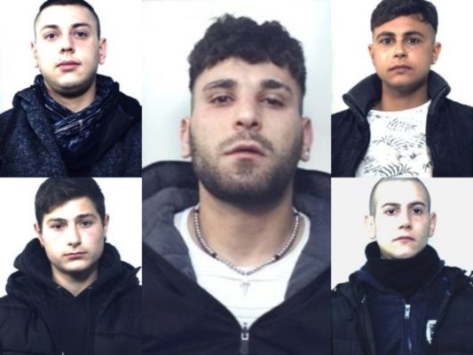Pasquetta “stupefacente”, blitz in abitazione del Catanese: arrestati cinque giovani