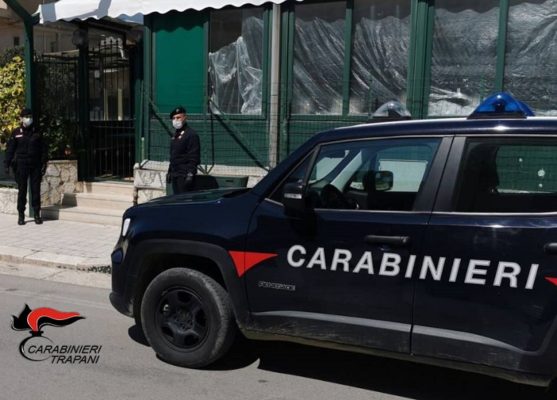 Pizzeria aperta e con la fila di clienti fuori nonostante la zona rossa: sanzionato titolare – VIDEO