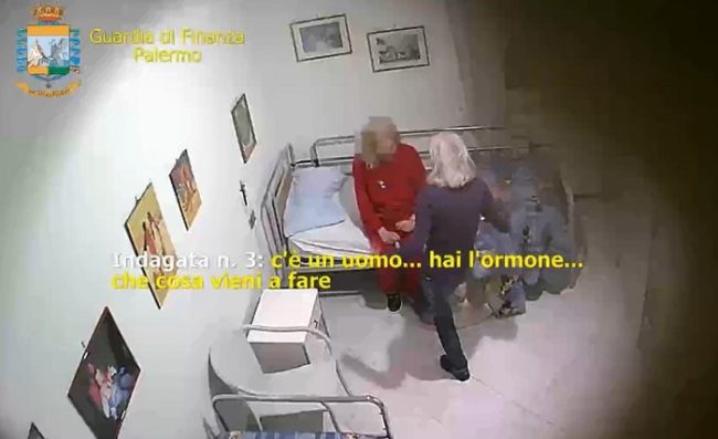 Calci, pugni, insulti e autolesionismo, il dramma degli anziani di una “casa di riposo”: sei denunce