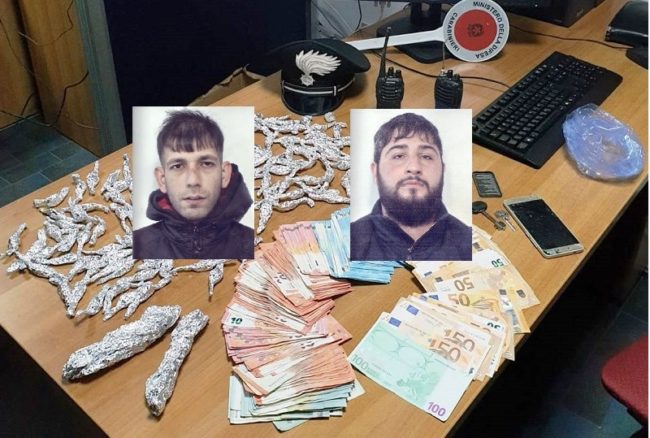 San Giovanni Galermo: sputi, schiaffi e spintoni ai carabinieri per sfuggire all’arresto. Due spacciatori “nel sacco”