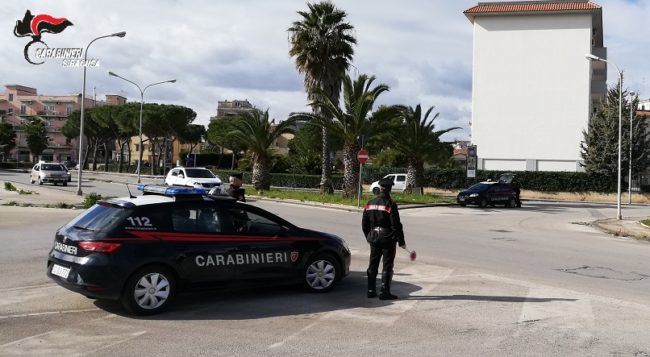 Sorpresi in giro, dentro una paninoteca e in una piazza di spaccio: continuano i controlli dei carabinieri
