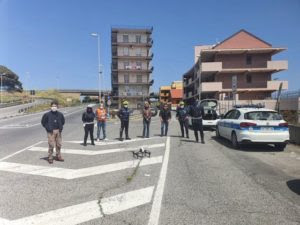 Fuori casa senza alcun motivo, droni individuano gente in spiaggia: verbalizzati