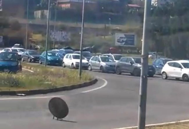 Covid-19 a Catania, centinaia di auto a Nesima. Zingale: “Sembrava normale domenica da gita fuori porta”