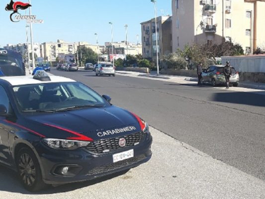 Chi con la tenda campeggia a Ognina, chi pesca e chi ristruttura la casa al mare: 14 sanzionati