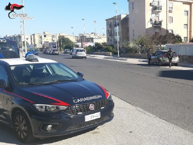 Chi va a spasso col cavallo e chi lava l’auto noncurante del decreto: ancora sanzioni