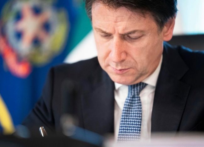 Fase 2, informativa urgente di Giuseppe Conte: “15 miliardi per le imprese, la pandemia non è finita”