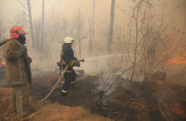 Incendio di Chernobyl, il fumo arriva fino a Kiev. Il sindaco alla cittadinanza: “Restate a casa”