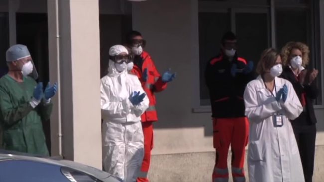 Aeroporto di Fiumicino, un grazie speciale per medici e infermieri