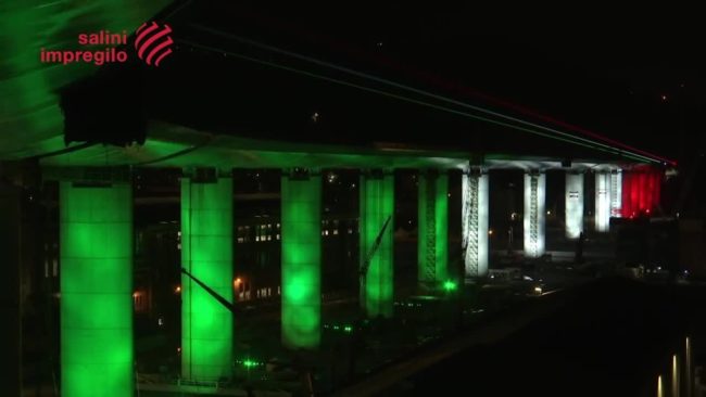 La magia tricolore per il nuovo ponte di Genova