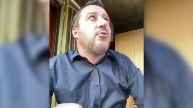 Salvini in diretta dal balcone, un vicino gli urla: “Matteo, sono str***ate”