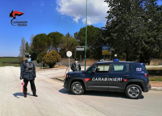 Lite in famiglia, intervengono i carabinieri: 39enne con droga aggredisce i militari
