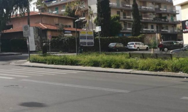 Catania, degrado e abbandono in piazza 2 giugno. Zingale: “Una grossa incompiuta, con buche e avvallamenti”